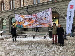 Manifestationen på Mynttorget forsätter!